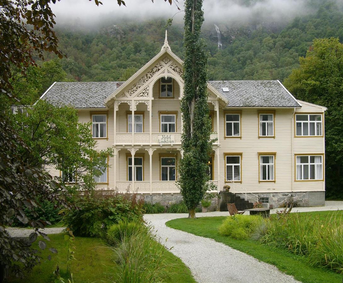 Lindstrom Hotel Лердалсёйри Экстерьер фото